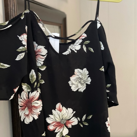 Kaileigh cold shoulder blouse, Sz XL, NWT - Picture 3 of 5
